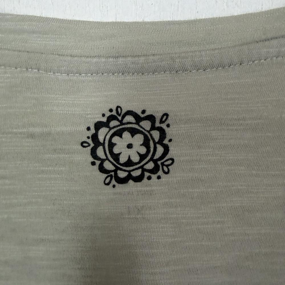 Casual Gray Graphic Tee - Picture 9 of 11